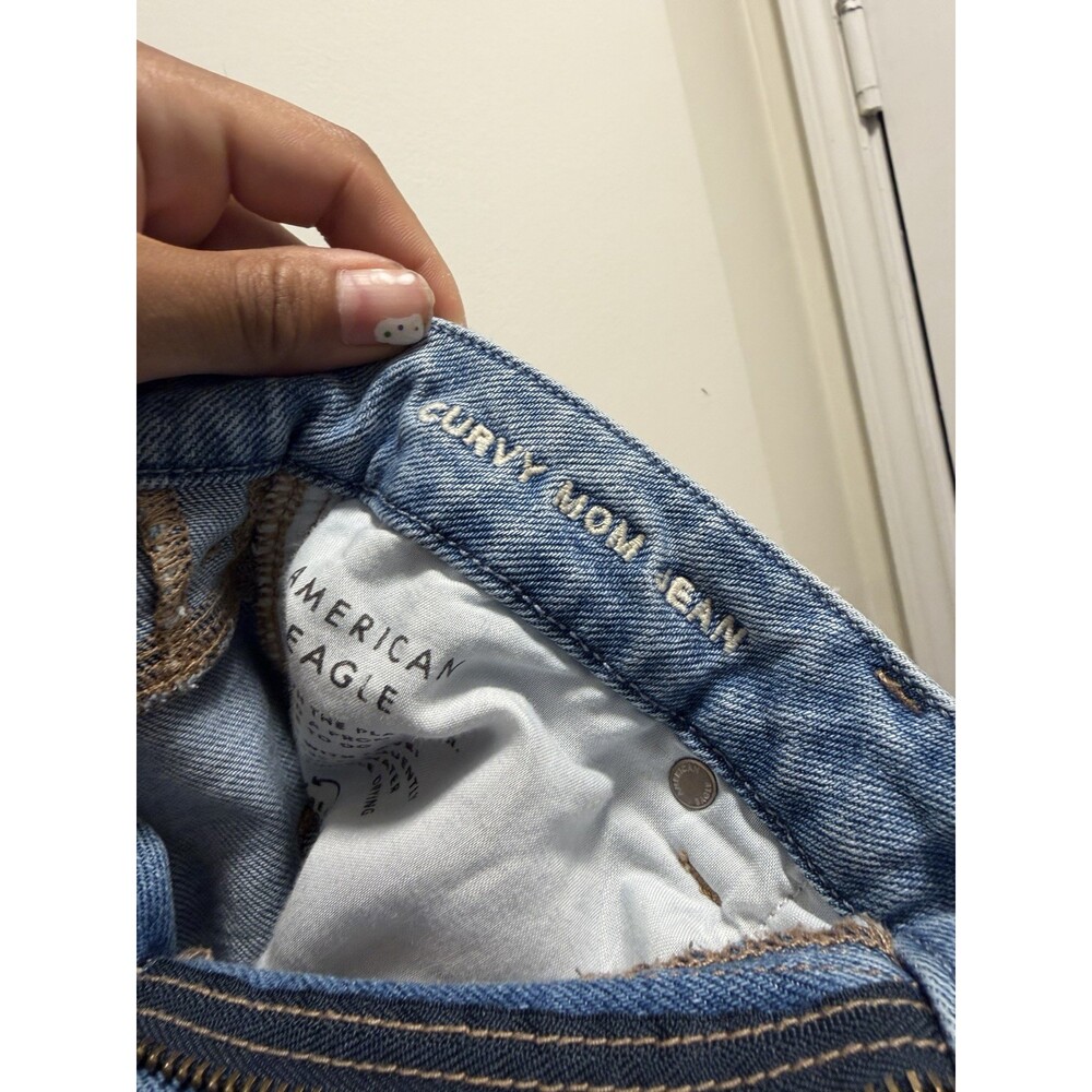 American Eagle Stretch Ripped Curvy Mom Jeans 8 - Picture 8 of 9